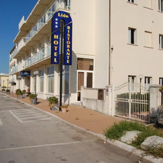 https://www.hotellidofollonica.com/wp-content/uploads/2016/03/hotel-lido-13-540x540.jpg